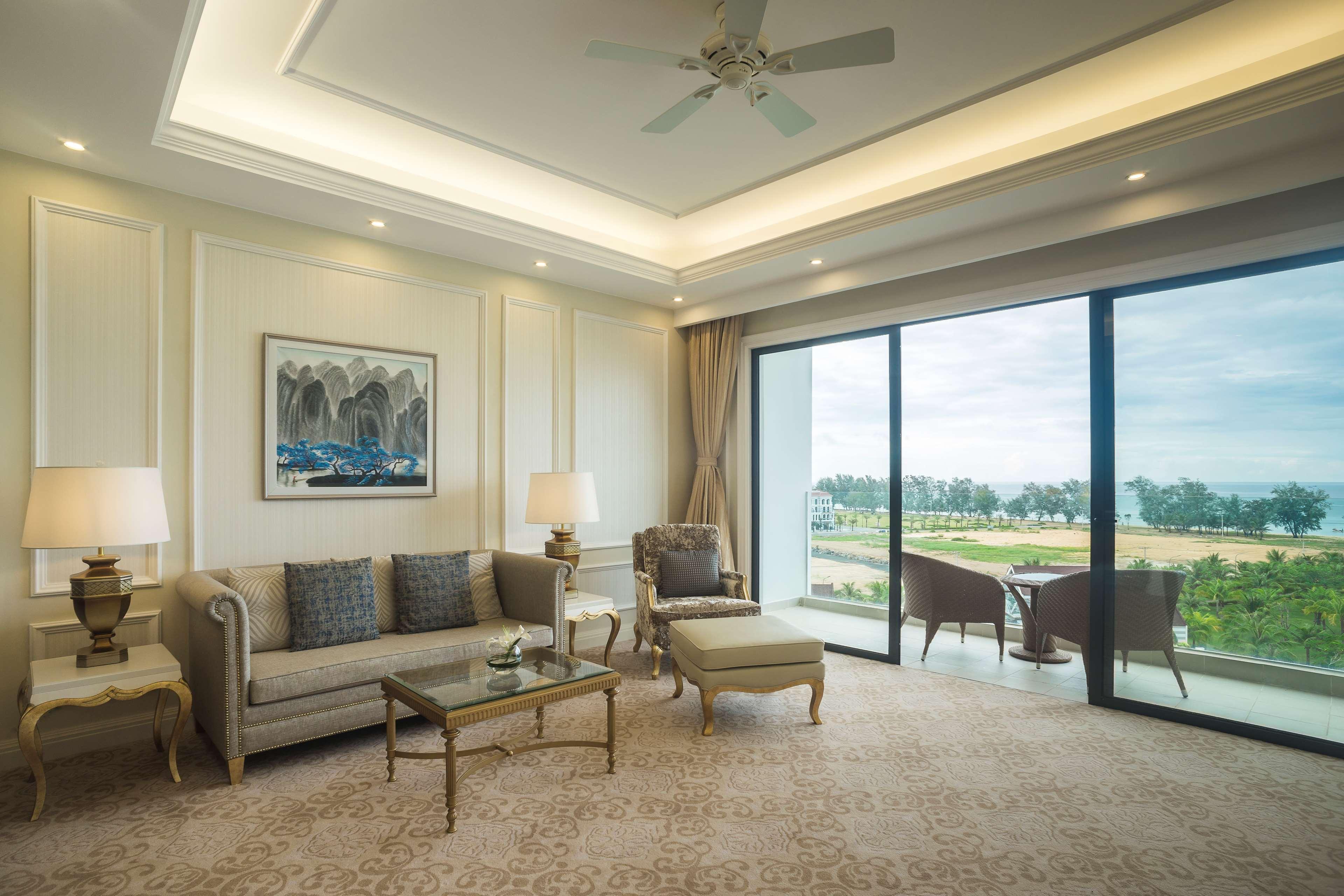 Radisson Blu Resort دونغ دونغ المظهر الخارجي الصورة Living room of a suite