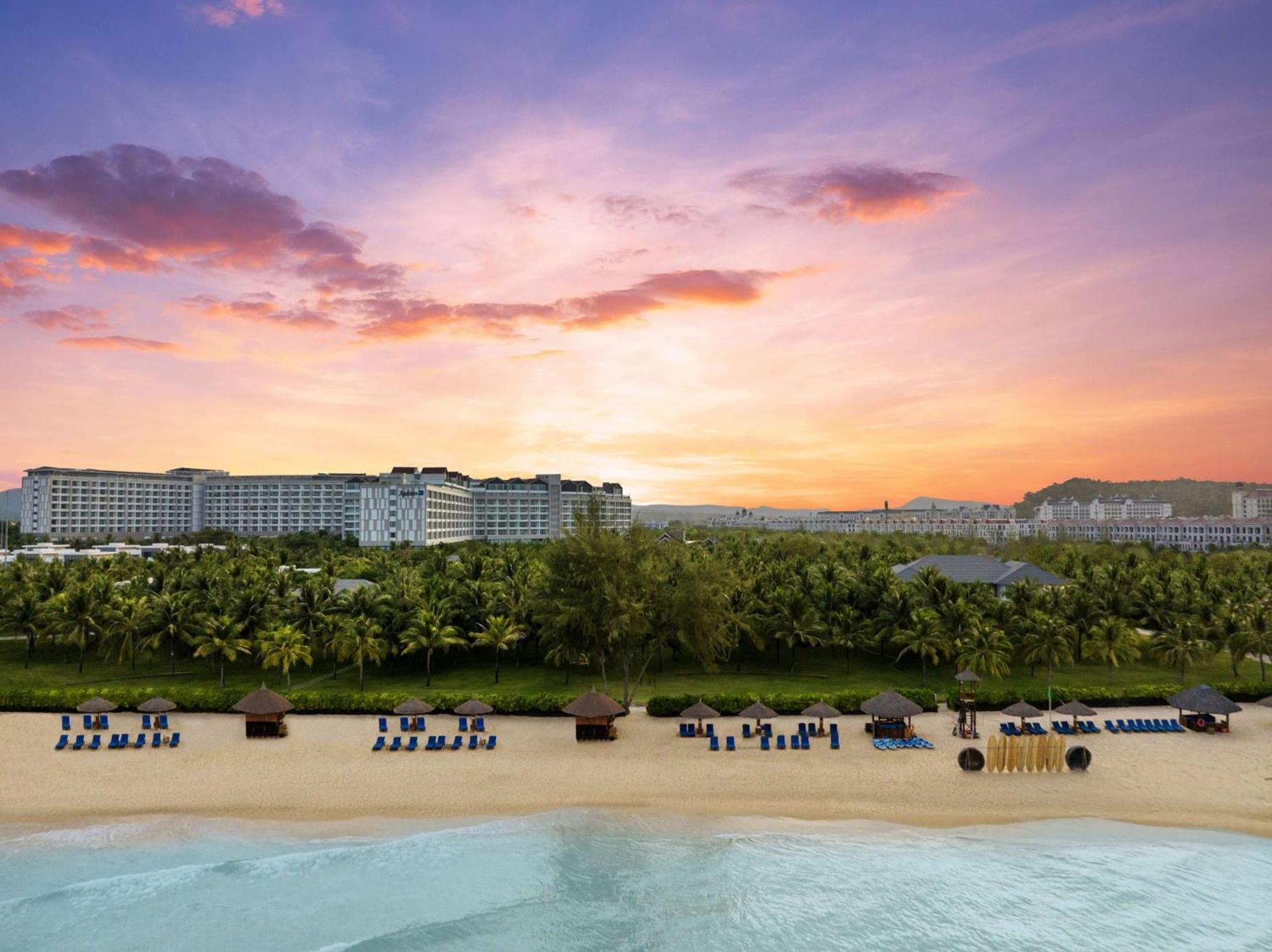 Radisson Blu Resort دونغ دونغ المظهر الخارجي الصورة Hard Rock Hotel at Sentosa