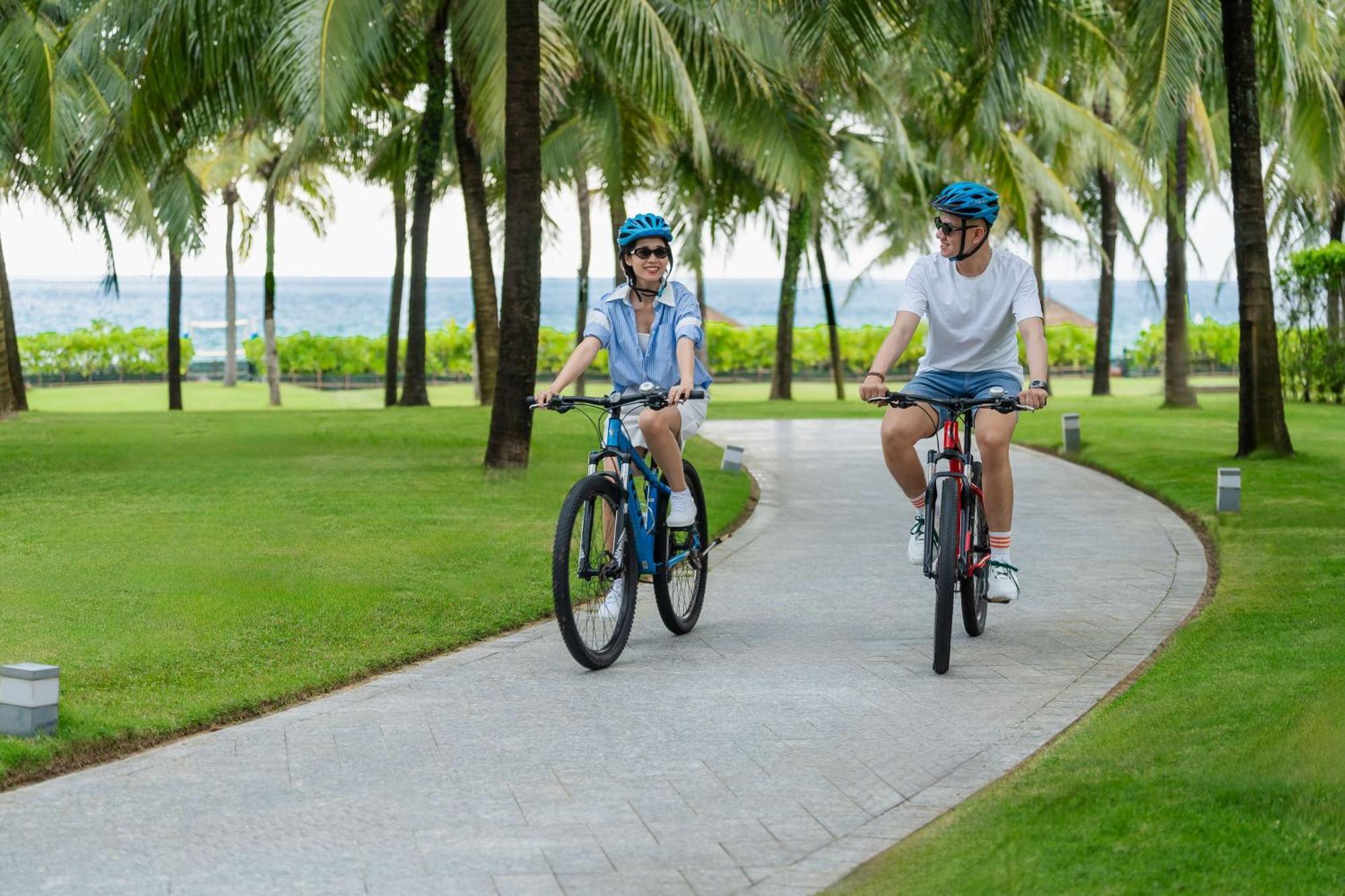Radisson Blu Resort دونغ دونغ المظهر الخارجي الصورة Cycling at East Coast Park